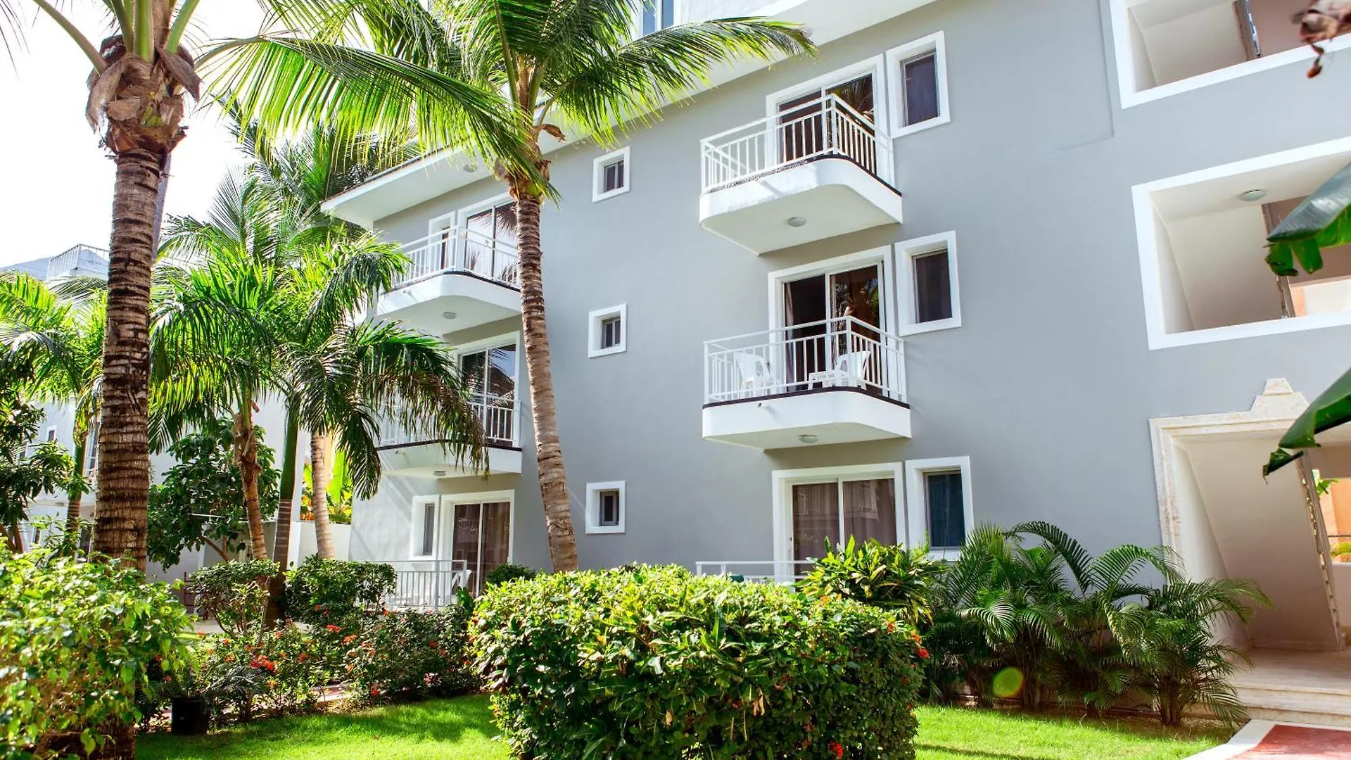 Tropicana Suites Deluxe Playa Los Corales Punta Cana